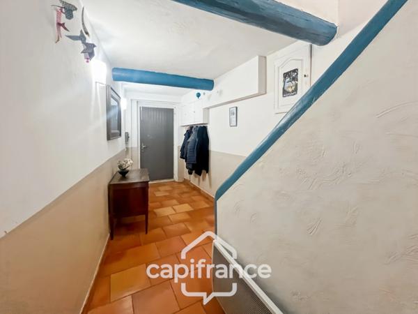 Maison à vendre 8 pièces LA CRAU (83) - Sur la place du Village - lumineuse - 165m²