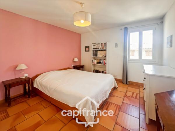 Maison à vendre 8 pièces LA CRAU (83) - Sur la place du Village - lumineuse - 165m²
