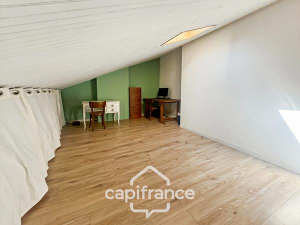 Maison à vendre 8 pièces LA CRAU (83) - Sur la place du Village - lumineuse - 165m²