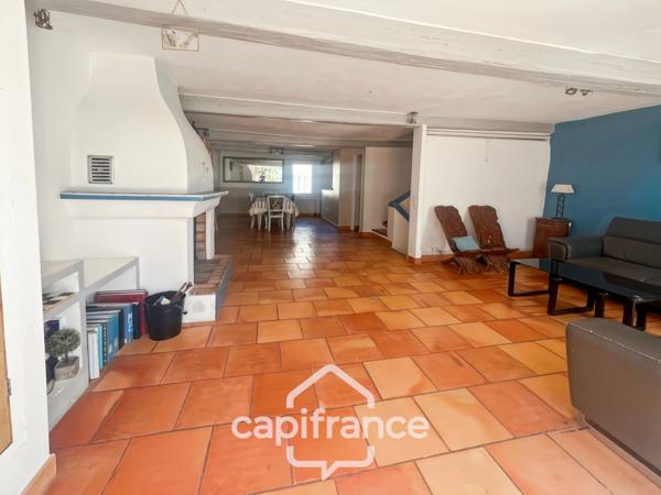 Maison à vendre 8 pièces LA CRAU (83) - Sur la place du Village - lumineuse - 165m²