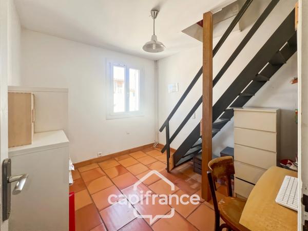 Maison à vendre 8 pièces LA CRAU (83) - Sur la place du Village - lumineuse - 165m²
