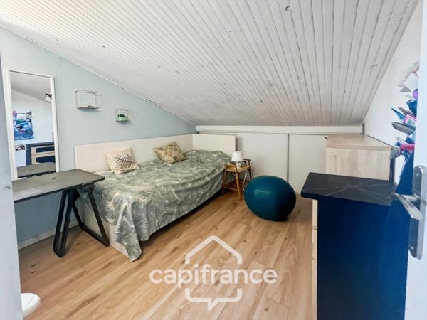 Maison à vendre 8 pièces LA CRAU (83) - Sur la place du Village - lumineuse - 165m²