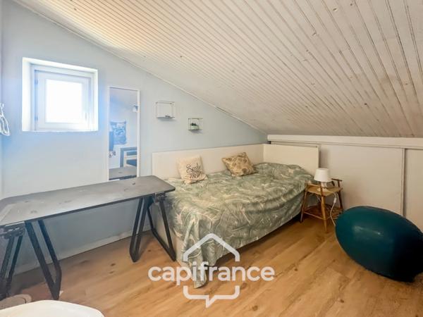 Maison à vendre 8 pièces LA CRAU (83) - Sur la place du Village - lumineuse - 165m²