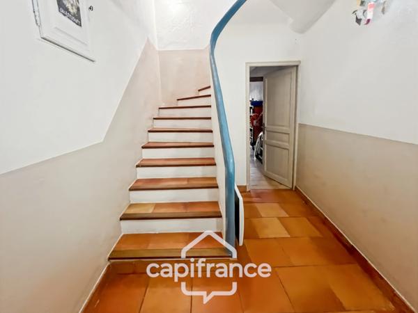 Maison à vendre 8 pièces LA CRAU (83) - Sur la place du Village - lumineuse - 165m²