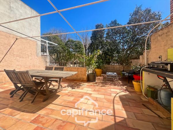 Maison à vendre 8 pièces LA CRAU (83) - Sur la place du Village - lumineuse - 165m²