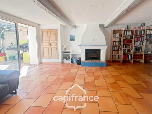 Maison à vendre 8 pièces LA CRAU (83) - Sur la place du Village - lumineuse - 165m²