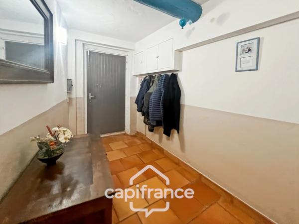 Maison à vendre 8 pièces LA CRAU (83) - Sur la place du Village - lumineuse - 165m²