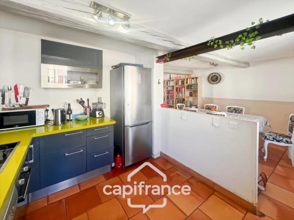 Maison à vendre 8 pièces LA CRAU (83) - Sur la place du Village - lumineuse - 165m²