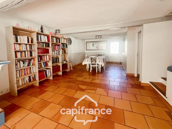 Maison à vendre 8 pièces LA CRAU (83) - Sur la place du Village - lumineuse - 165m²