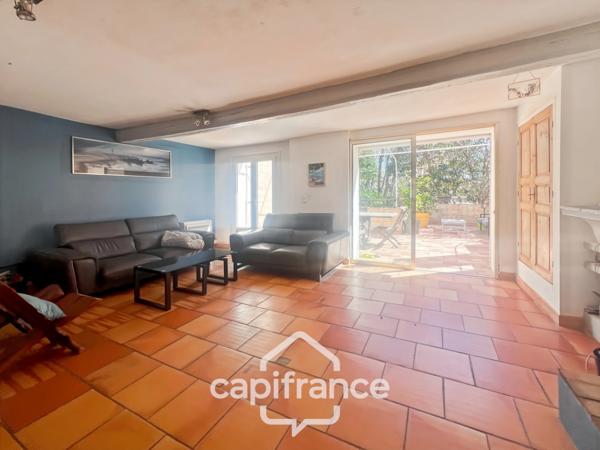 Maison à vendre 8 pièces LA CRAU (83) - Sur la place du Village - lumineuse - 165m²