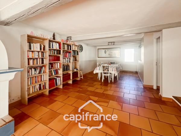 Maison à vendre 8 pièces LA CRAU (83) - Sur la place du Village - lumineuse - 165m²