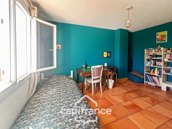 Maison à vendre 8 pièces LA CRAU (83) - Sur la place du Village - lumineuse - 165m²