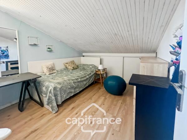 Maison à vendre 8 pièces LA CRAU (83) - Sur la place du Village - lumineuse - 165m²