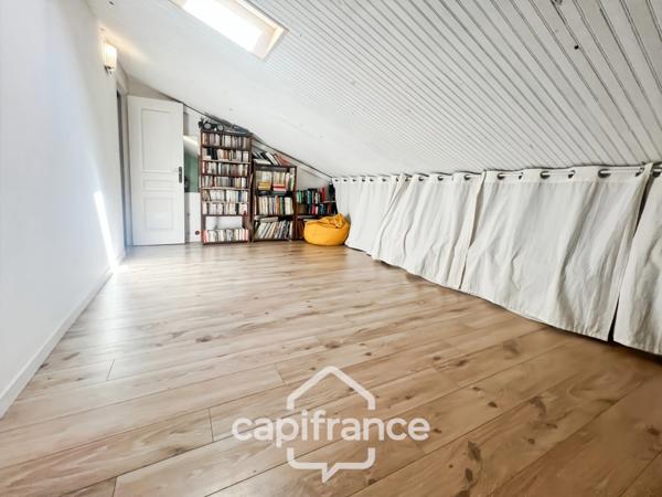 Maison à vendre 8 pièces LA CRAU (83) - Sur la place du Village - lumineuse - 165m²