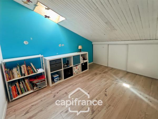 Maison à vendre 8 pièces LA CRAU (83) - Sur la place du Village - lumineuse - 165m²