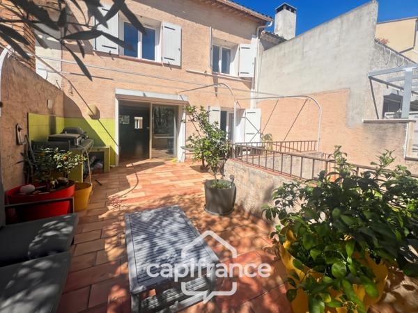 Maison à vendre 8 pièces LA CRAU (83) - Sur la place du Village - lumineuse - 165m²
