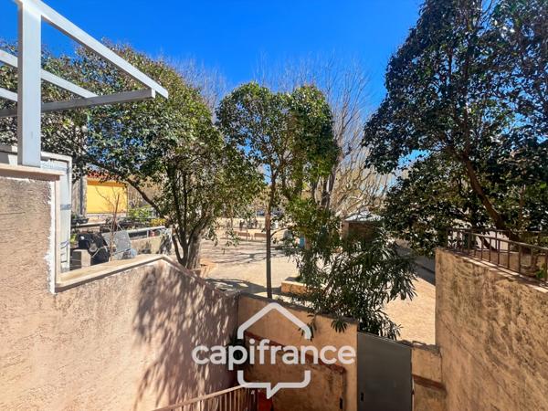 Maison à vendre 8 pièces LA CRAU (83) - Sur la place du Village - lumineuse - 165m²