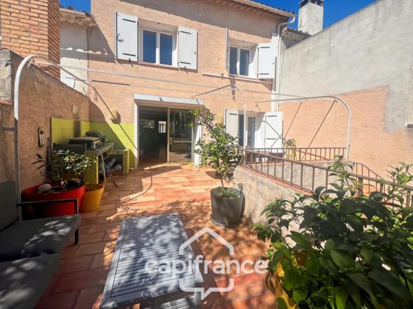 Maison à vendre 8 pièces LA CRAU (83) - Sur la place du Village - lumineuse - 165m²