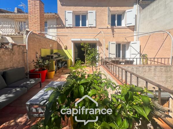 Maison à vendre 8 pièces LA CRAU (83) - Sur la place du Village - lumineuse - 165m²