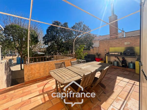 Maison à vendre 8 pièces LA CRAU (83) - Sur la place du Village - lumineuse - 165m²