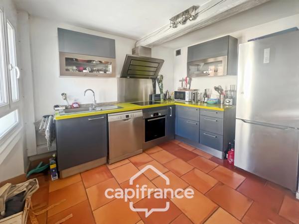 Maison à vendre 8 pièces LA CRAU (83) - Sur la place du Village - lumineuse - 165m²