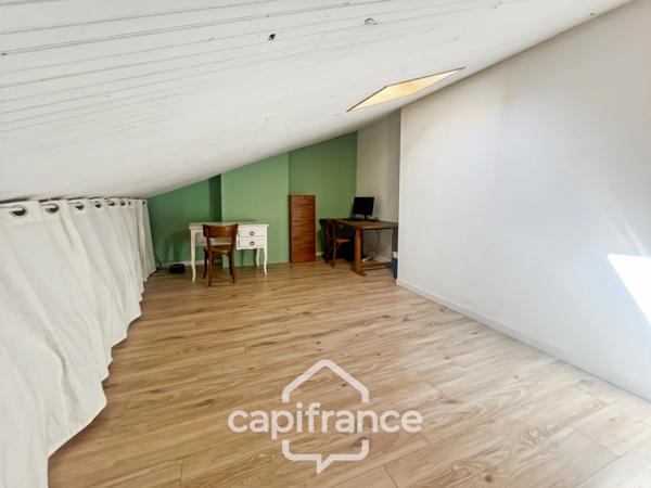 Maison à vendre 8 pièces LA CRAU (83) - Sur la place du Village - lumineuse - 165m²