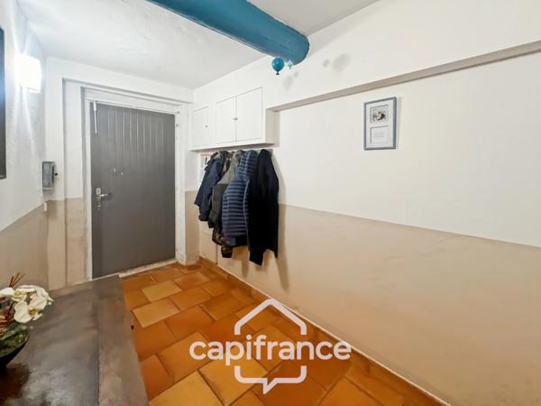 Maison à vendre 8 pièces LA CRAU (83) - Sur la place du Village - lumineuse - 165m²