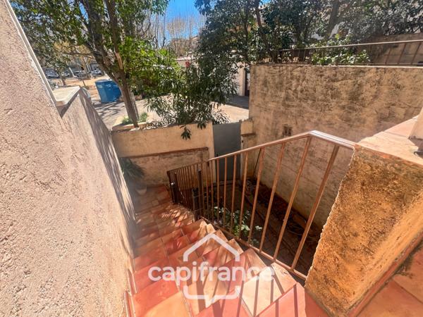 Maison à vendre 8 pièces LA CRAU (83) - Sur la place du Village - lumineuse - 165m²