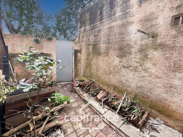 Maison à vendre 8 pièces LA CRAU (83) - Sur la place du Village - lumineuse - 165m²