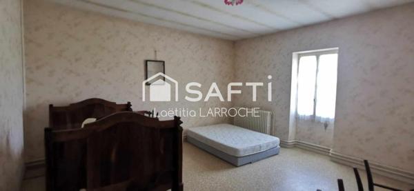 Propriété en pierre de 197m² avec terrain constructible de 4180m²