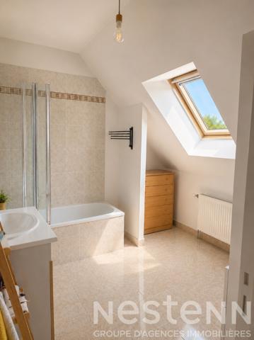 Maison T4  la suze sur sarthe de 90m2 avec 3 chambres, garage, terrasse, jardin proche de la gare