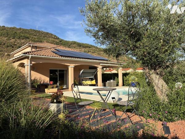 Belle maison avec piscine sur terrain entièrement paysagé
