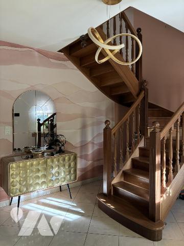 Belle maison avec piscine sur terrain entièrement paysagé