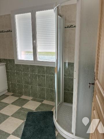 Belle maison avec piscine sur terrain entièrement paysagé