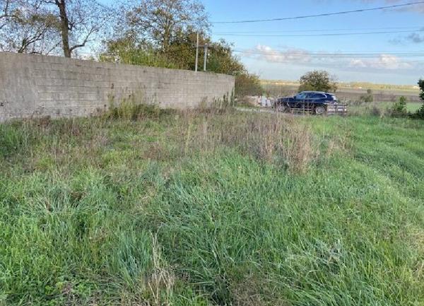 Terrain à vendre    Médis