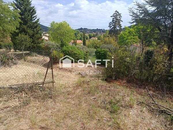 En Exclusivité : Terrain constructible et piscinable de 860 m² – Opportunité rare à saisir !