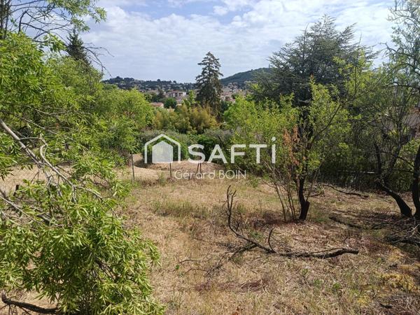En Exclusivité : Terrain constructible et piscinable de 860 m² – Opportunité rare à saisir !