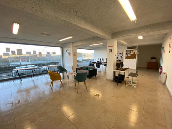 Local commercial - Segre En Anjou Bleu de 186 m2