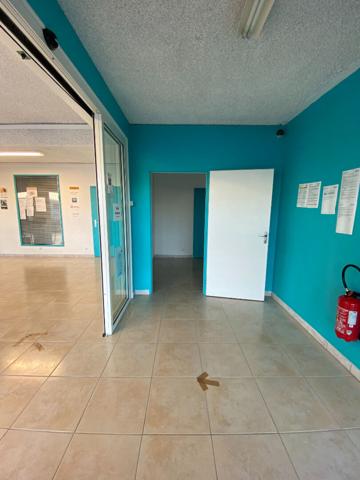 Local commercial - Segre En Anjou Bleu de 186 m2