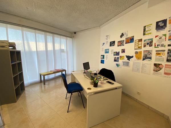 Local commercial - Segre En Anjou Bleu de 186 m2