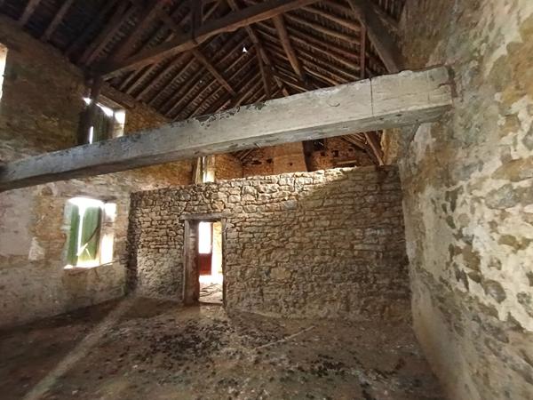 EN VENTE - BICHES, PROCHE CHATILLON EN BAZOIS, 2 H 30 PARIS Maison ancienne .