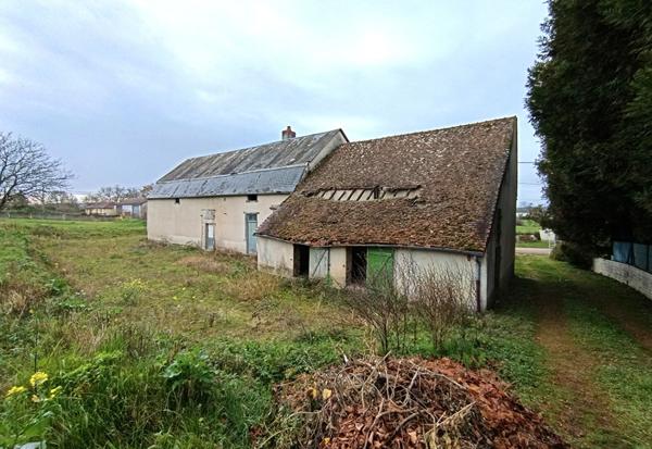 EN VENTE - BICHES, PROCHE CHATILLON EN BAZOIS, 2 H 30 PARIS Maison ancienne .