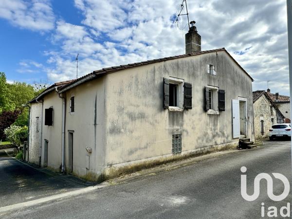 Maison 2 pièces de 52 m² à Aigre (16140)