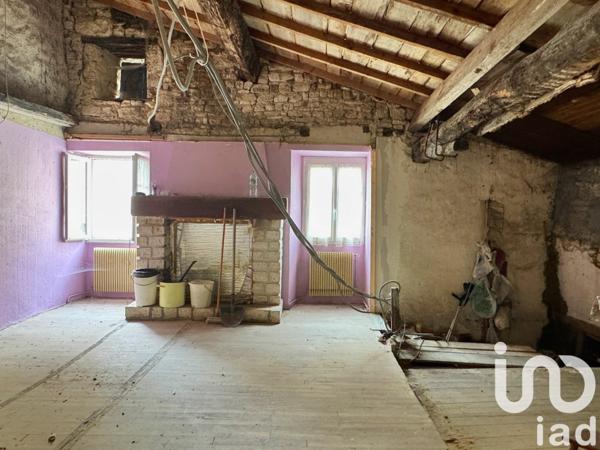 Maison 2 pièces de 52 m² à Aigre (16140)