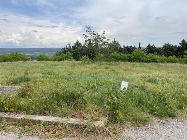 Terrain plat Est-Ouest de  m²