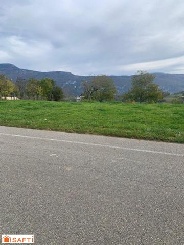 A vendre très beau terrain constructible de 620 m2