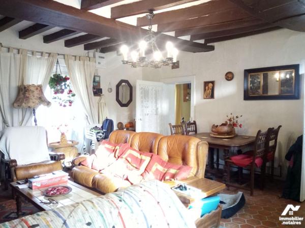 5 min. JAVRON-LES-CHAPELLES (53) maison d'habitation avec salon/séjour (+ poêle à bois), cuisin...