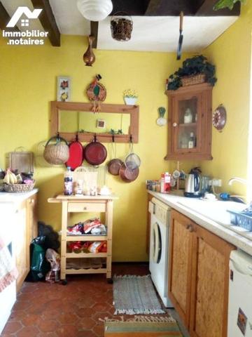 5 min. JAVRON-LES-CHAPELLES (53) maison d'habitation avec salon/séjour (+ poêle à bois), cuisin...