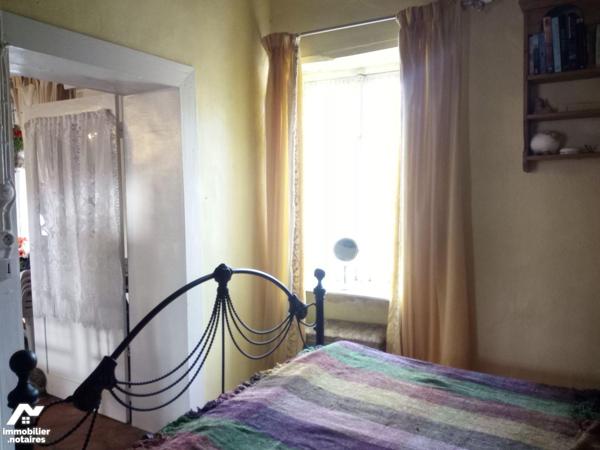 5 min. JAVRON-LES-CHAPELLES (53) maison d'habitation avec salon/séjour (+ poêle à bois), cuisin...