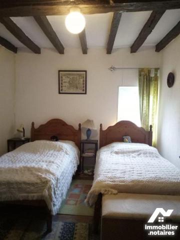 5 min. JAVRON-LES-CHAPELLES (53) maison d'habitation avec salon/séjour (+ poêle à bois), cuisin...